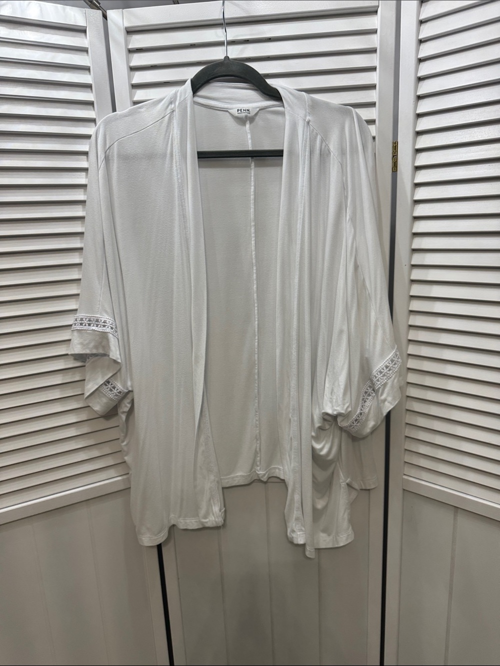 Penningtons White Kimono-Style Robe with Lace Trim